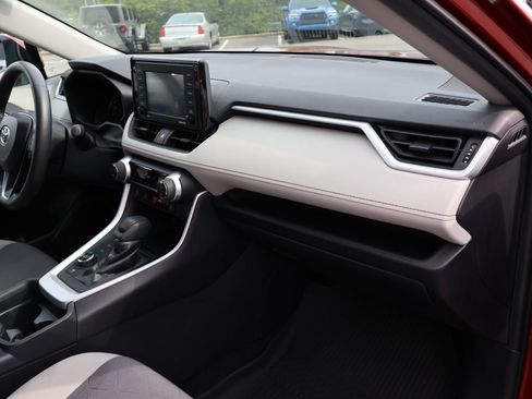 Used 2020 Toyota RAV4 XLE w/ XLE Grade Weather Package AWD/4WD image 9