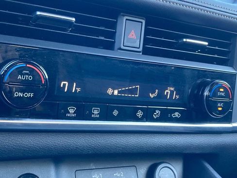 Used 2025 Nissan Rogue SV image 22