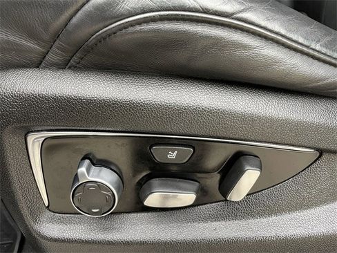 Used 2016 Cadillac Escalade Platinum image 26