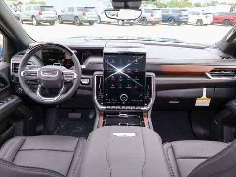 New 2026 GMC Yukon XL Denali w/ Denali Reserve Package AWD/4WD image 16