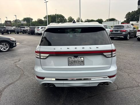 Certified 2025 Lincoln Aviator Black Label AWD/4WD image 6