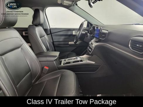 Used 2023 Ford Explorer XLT w/ Equipment Group 202A AWD/4WD image 18