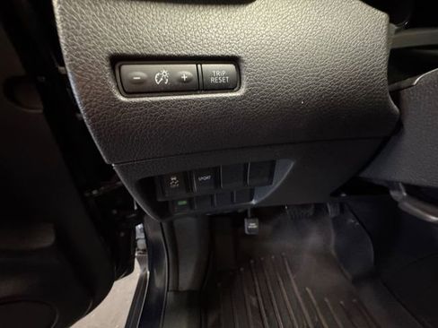 Used 2016 Nissan Rogue SV FWD image 22