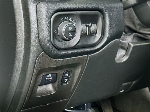 Used 2020 RAM 1500 Laramie image 17