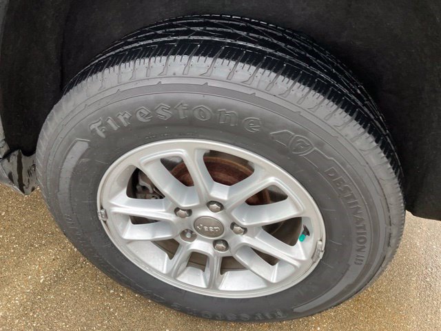 Used 2019 Jeep Grand Cherokee Laredo AWD/4WD image 24