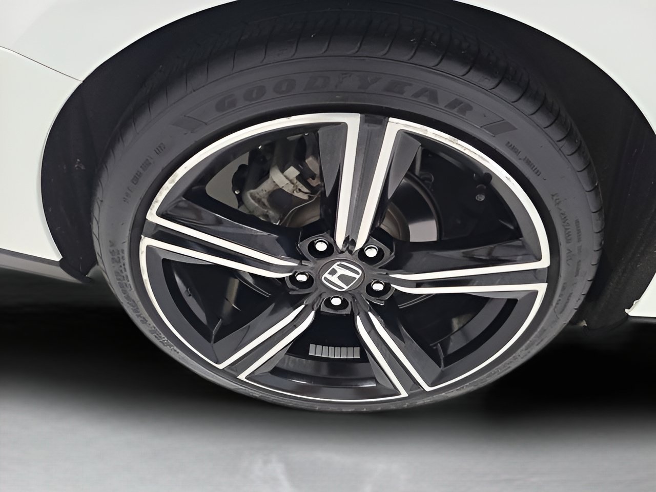 Used 2024 Honda Accord Sport image 9