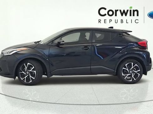 Used 2021 Toyota C-HR XLE FWD image 2