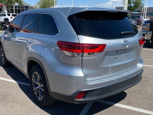 Used 2019 Toyota Highlander LE FWD image 17