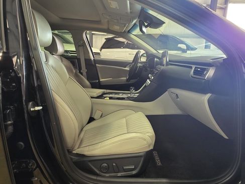 Used 2021 Genesis G70 3.3T RWD image 21