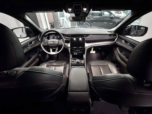 New 2025 Jeep Grand Cherokee Limited image 25