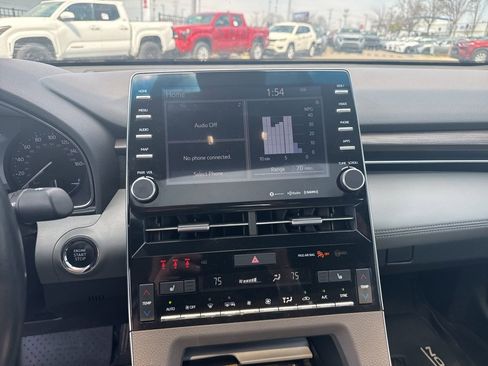 Used 2019 Toyota Avalon XLE w/ Moonroof Package image 10