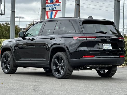 New 2025 Jeep Grand Cherokee Altitude image 6