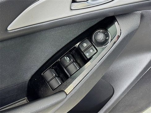 Used 2018 MAZDA MAZDA3 Sport image 19