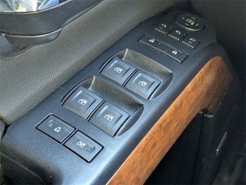 Used 2018 Chevrolet Silverado 1500 High Country image 23