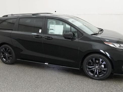 New 2026 Toyota Sienna XSE FWD image 12