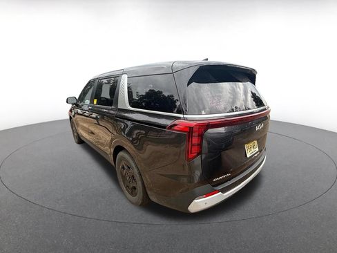 Used 2026 Kia Carnival FWD image 3