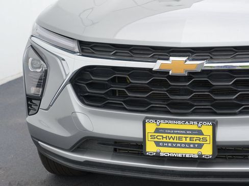 Used 2025 Chevrolet Trax LT w/ LT Convenience Package FWD image 9