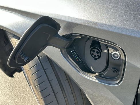 Used 2022 Audi e-tron GT Prestige w/ Prestige Package image 9