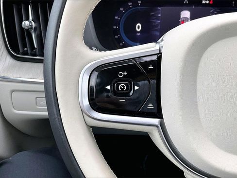 Certified 2023 Volvo XC60 B5 Ultimate w/ Climate Package image 11