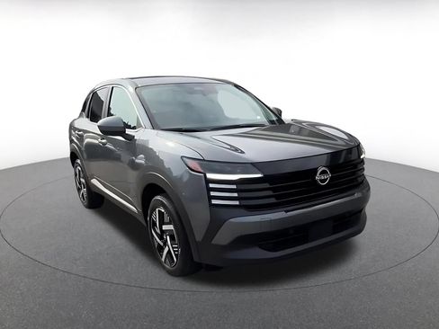 Used 2025 Nissan Kicks SV FWD image 3