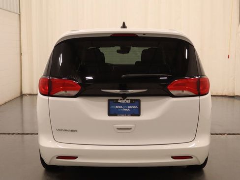Certified 2023 Chrysler Voyager LX FWD image 8
