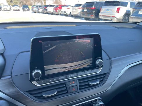 Used 2025 Nissan Altima 2.5 SV image 24