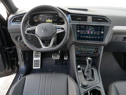 Certified 2024 Volkswagen Tiguan SE R-Line image 21