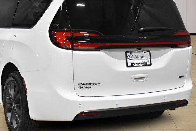 New 2026 Chrysler Pacifica Select AWD/4WD image 36