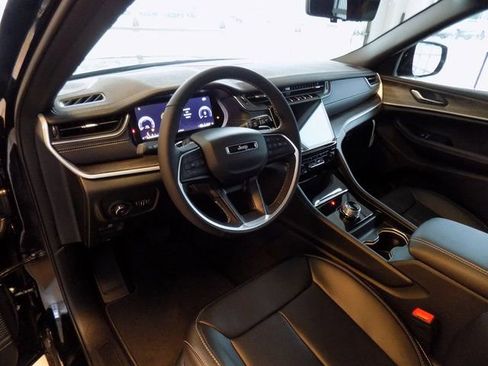 New 2025 Jeep Grand Cherokee Limited w/ Luxury Tech Group II image 11