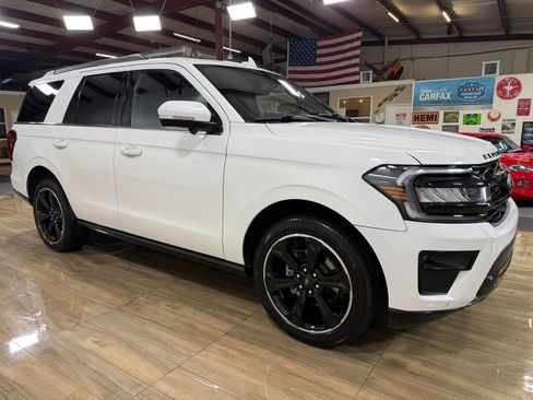 Used 2023 Ford Expedition Limited RWD image 3