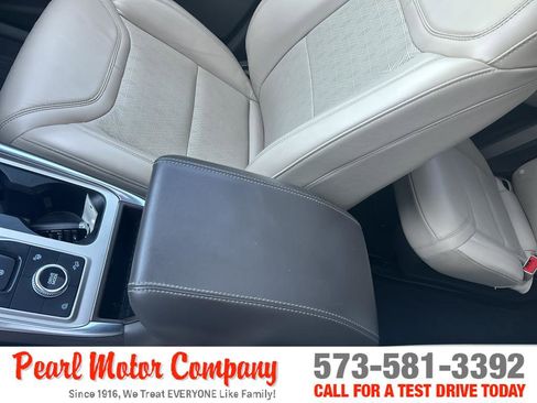 Used 2022 Ford Explorer Platinum w/ Premium Technology Package image 20