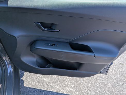 Used 2025 Hyundai Kona SEL FWD image 31