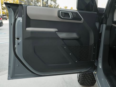 Used 2023 Ford Bronco Wildtrak image 31