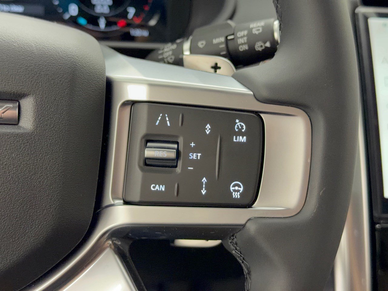 New 2026 Land Rover Discovery Dynamic SE AWD/4WD image 19