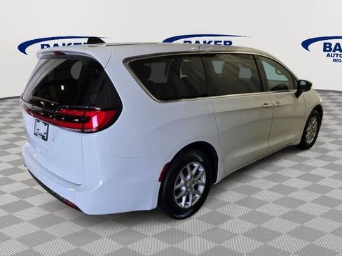 New 2025 Chrysler Pacifica Select image 5
