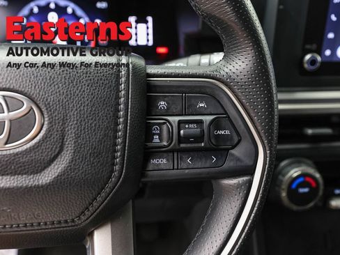 Used 2025 Toyota 4Runner SR5 AWD/4WD image 16