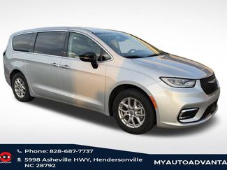 Used 2024 Chrysler Pacifica Touring-L FWD video 1