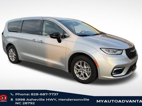 Used 2024 Chrysler Pacifica Touring-L FWD image 1