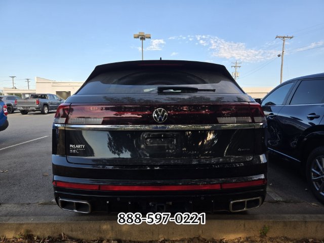 Used 2024 Volkswagen Atlas Cross Sport SEL R-Line AWD/4WD image 4