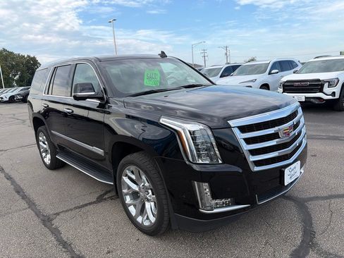 Used 2019 Cadillac Escalade Premium Luxury AWD/4WD image 3