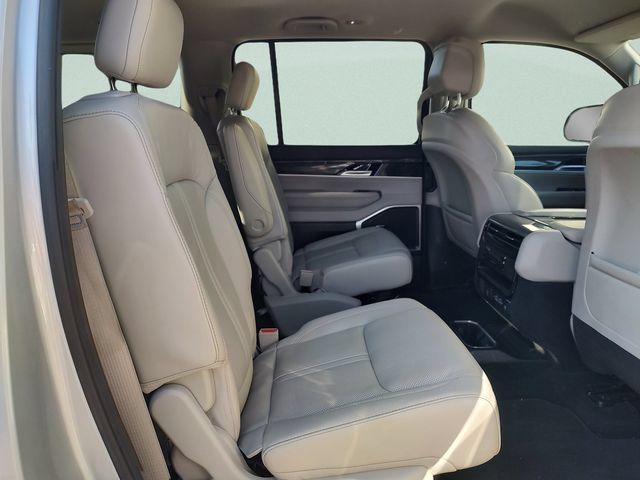 Used 2022 Jeep Wagoneer Series II w/ Flexible Seating Group AWD/4WD image 31