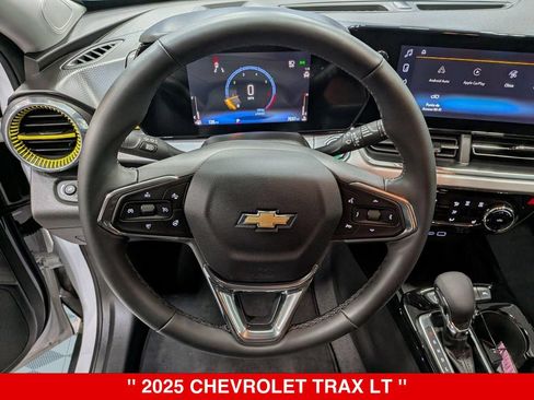 Used 2025 Chevrolet Trax LT w/ Driver Confidence Package FWD image 16