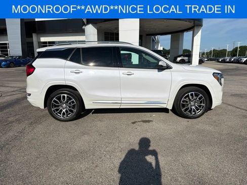 Used 2024 GMC Terrain Denali w/ Denali Premium Package AWD/4WD image 12