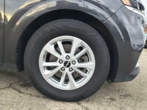 Certified 2024 Kia Carnival LX image 33