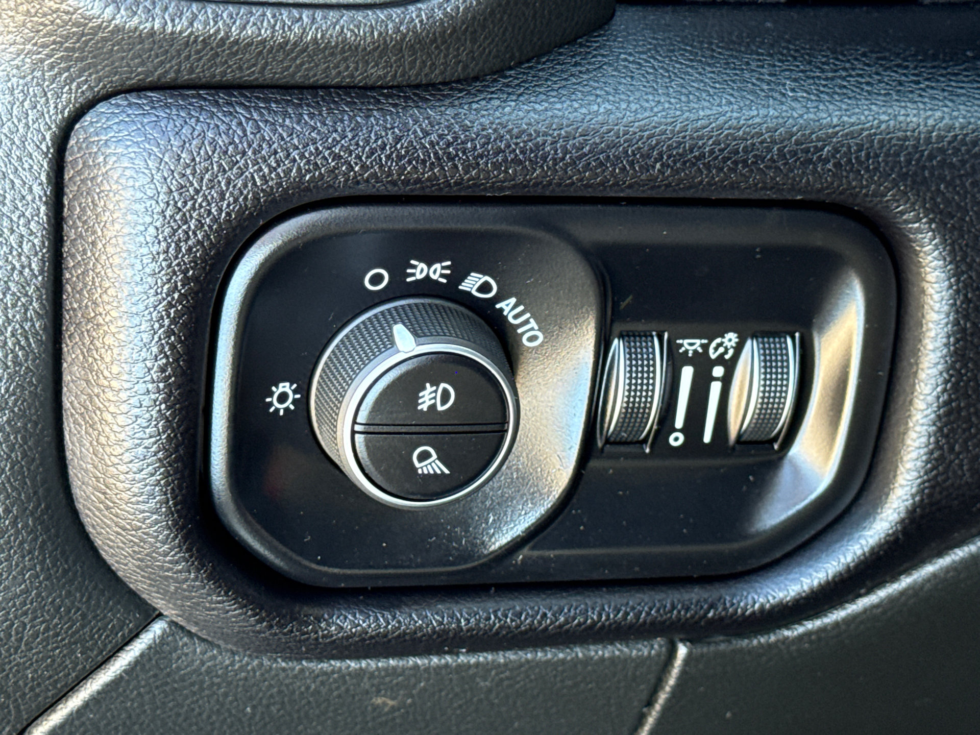 Used 2021 RAM 3500 Laramie AWD/4WD image 23