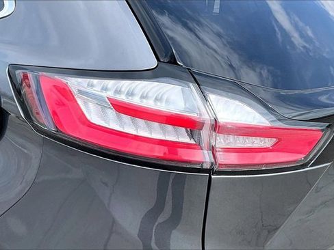 Used 2022 Ford Edge Titanium image 23