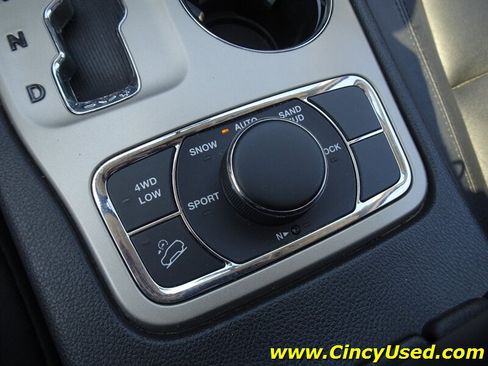 Used 2013 Jeep Grand Cherokee Laredo AWD/4WD image 19