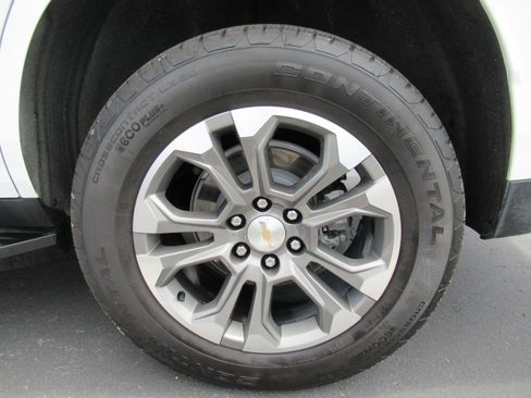 Certified 2025 Chevrolet Tahoe LS AWD/4WD image 8