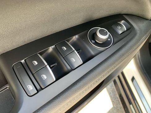 Used 2024 Alfa Romeo Stelvio Veloce image 18