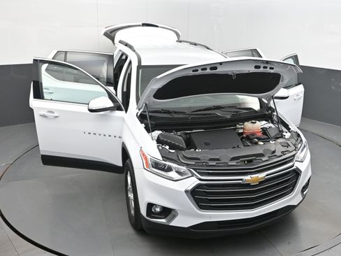 Used 2020 Chevrolet Traverse LT image 40